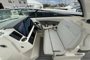 2020 Sea Ray 350 SLX Outboard thumbnail 11