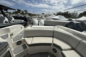 2020 Sea Ray 350 SLX Outboard thumbnail 6