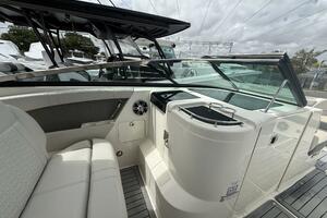 2020 Sea Ray 350 SLX Outboard thumbnail 9