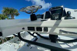 2022 Everglades 335 Center Console thumbnail 22
