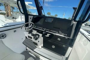 Everglades 335 Center Console -