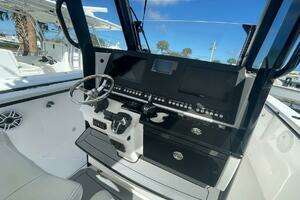 2022 Everglades 335 Center Console thumbnail 26