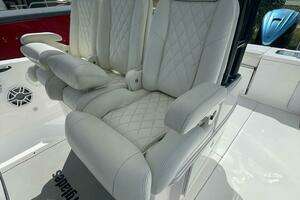 2022 Everglades 335 Center Console thumbnail 20