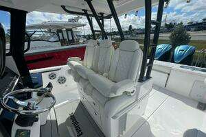 2022 Everglades 335 Center Console thumbnail 25