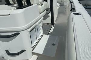 Everglades 335 Center Console -
