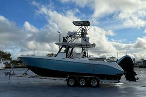 Everglades 335 Center Console -