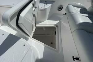 Everglades 335 Center Console -