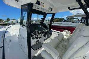 2022 Everglades 335 Center Console thumbnail 12