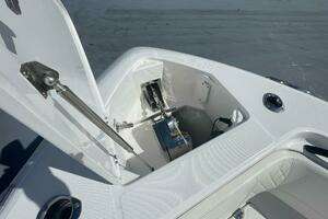 2022 Everglades 335 Center Console thumbnail 15