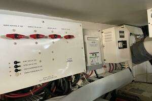 1995 Viking 54 Sports Yacht thumbnail 27