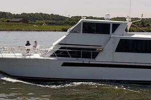 1995 Viking 54 Sports Yacht thumbnail 32