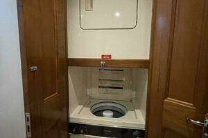 1995 Viking 54 Sports Yacht thumbnail 23