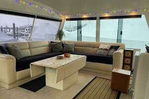 1995 Viking 54 Sports Yacht thumbnail 13