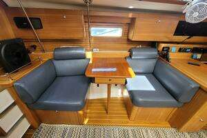 2015 Catalina 445 thumbnail 12