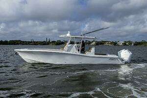 2023 Invincible 33 Open Fisherman thumbnail 26