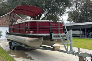 TRI TOON WITH LIFTING STRAKES 24ft Coach Pontoons Yacht For Sale
