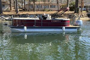 TRI TOON WITH LIFTING STRAKES 24ft Coach Pontoons Yacht For Sale