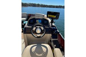 TRI TOON WITH LIFTING STRAKES 24ft Coach Pontoons Yacht For Sale