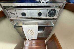 1986 Catalina 38 thumbnail 33