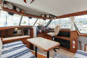 1987 Bayliner 3270 Motoryacht thumbnail 4