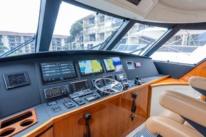 2017 Viking 62 Enclosed Bridge thumbnail 41