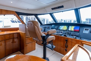 2017 Viking 62 Enclosed Bridge thumbnail 33