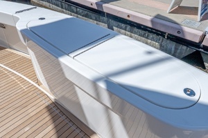 2017 Viking 62 Enclosed Bridge thumbnail 8