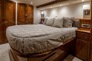 2017 Viking 62 Enclosed Bridge thumbnail 45