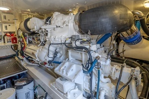 2017 Viking 62 Enclosed Bridge thumbnail 63
