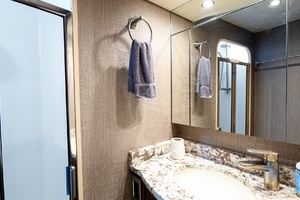 2017 Viking 62 Enclosed Bridge thumbnail 53