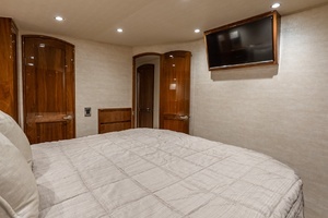 2017 Viking 62 Enclosed Bridge thumbnail 46