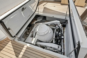 2017 Viking 62 Enclosed Bridge thumbnail 13