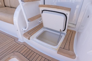2017 Viking 62 Enclosed Bridge thumbnail 12