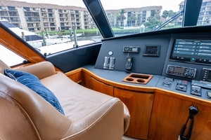 2017 Viking 62 Enclosed Bridge thumbnail 42