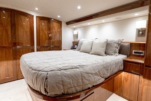 2017 Viking 62 Enclosed Bridge thumbnail 44