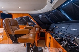 2017 Viking 62 Enclosed Bridge thumbnail 37