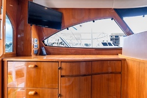 2017 Viking 62 Enclosed Bridge thumbnail 30