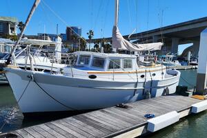 Hesper 32ft Tillotson Pearson Yacht For Sale