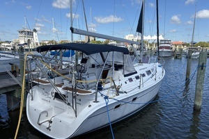 2008 Hunter 38 thumbnail 4