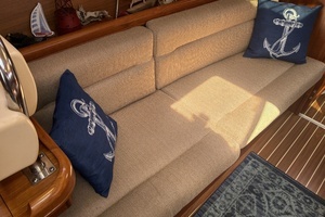 2008 Hunter 38 thumbnail 12