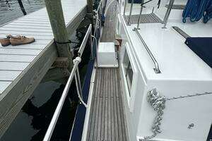 2002 Grand Banks Classic thumbnail 14