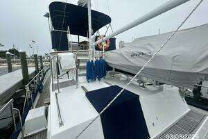 2002 Grand Banks Classic thumbnail 28