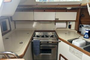 1995 Catalina 320 thumbnail 28