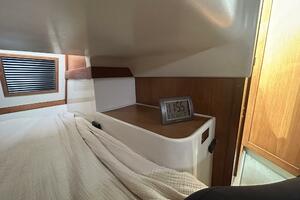 1995 Catalina 320 thumbnail 17