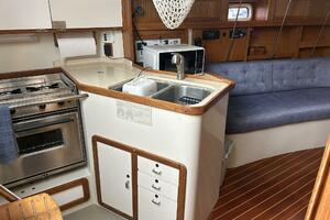 1995 Catalina 320 thumbnail 12