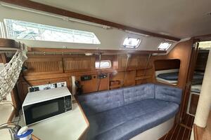 1995 Catalina 320 thumbnail 24