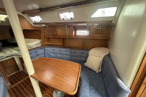 1995 Catalina 320 thumbnail 21