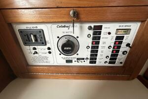 1995 Catalina 320 thumbnail 34
