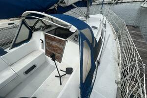 1995 Catalina 320 thumbnail 38