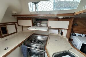 1995 Catalina 320 thumbnail 29